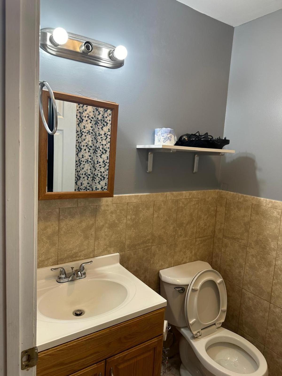 Divine Villa Guest House 65 Sherman 6Mins To Airport And 4Mins To Penn Station นูวาร์ก ภายนอก รูปภาพ