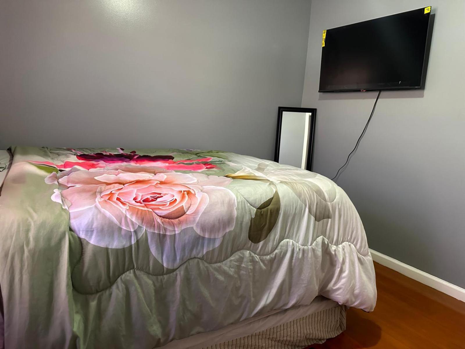 Divine Villa Guest House 65 Sherman 6Mins To Airport And 4Mins To Penn Station นูวาร์ก ภายนอก รูปภาพ