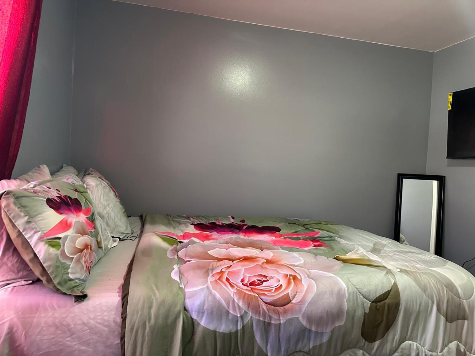 Divine Villa Guest House 65 Sherman 6Mins To Airport And 4Mins To Penn Station นูวาร์ก ภายนอก รูปภาพ
