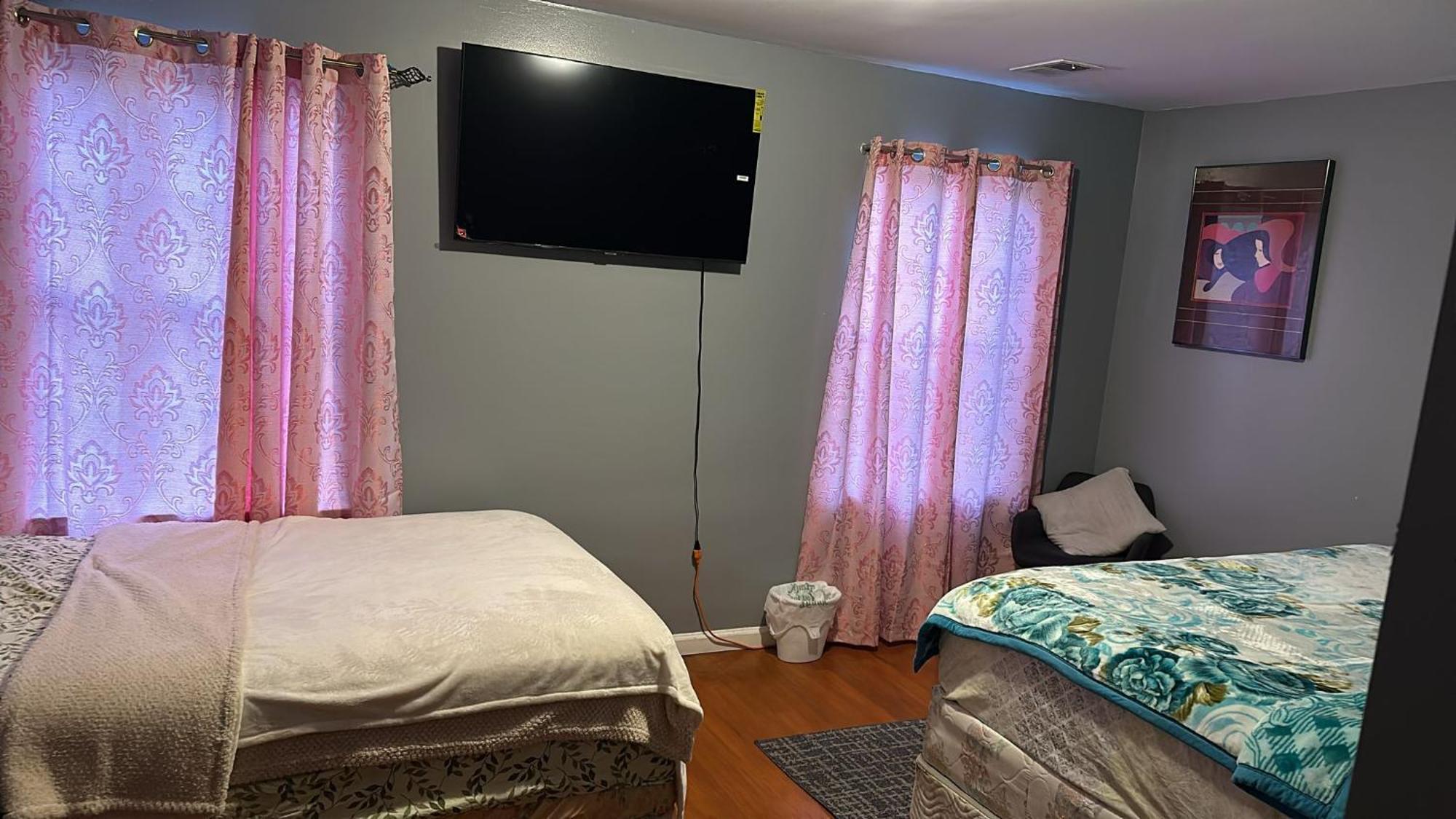 Divine Villa Guest House 65 Sherman 6Mins To Airport And 4Mins To Penn Station นูวาร์ก ภายนอก รูปภาพ